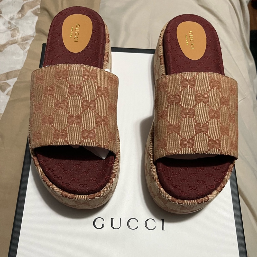 BRAND NEW! Gucci platform sandals size 42! NEVER WORN